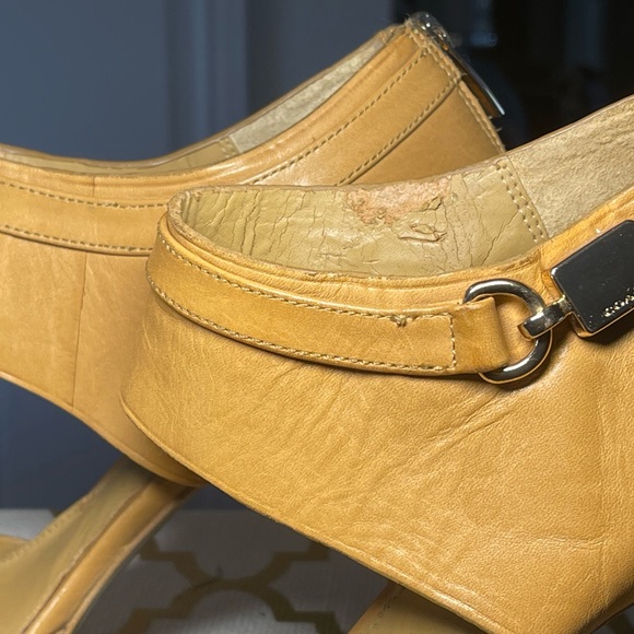 Authentic Coach heels - Picture 8 of 10